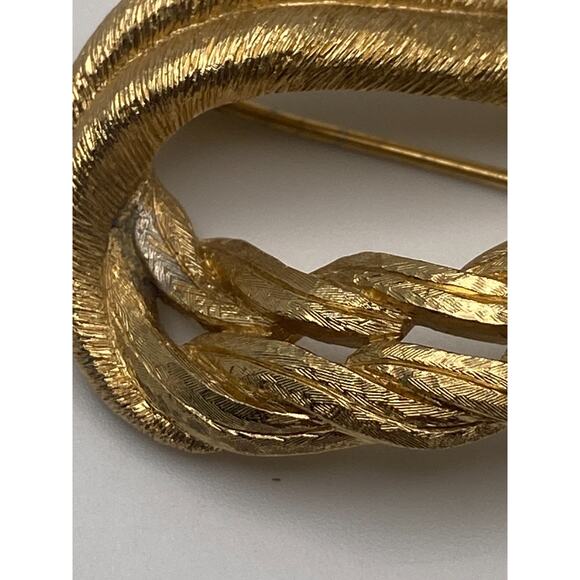 Vintage Monet Brushed Gold Tone Modernist Twisted Leaf Costume Brooch - Picture 10 of 12